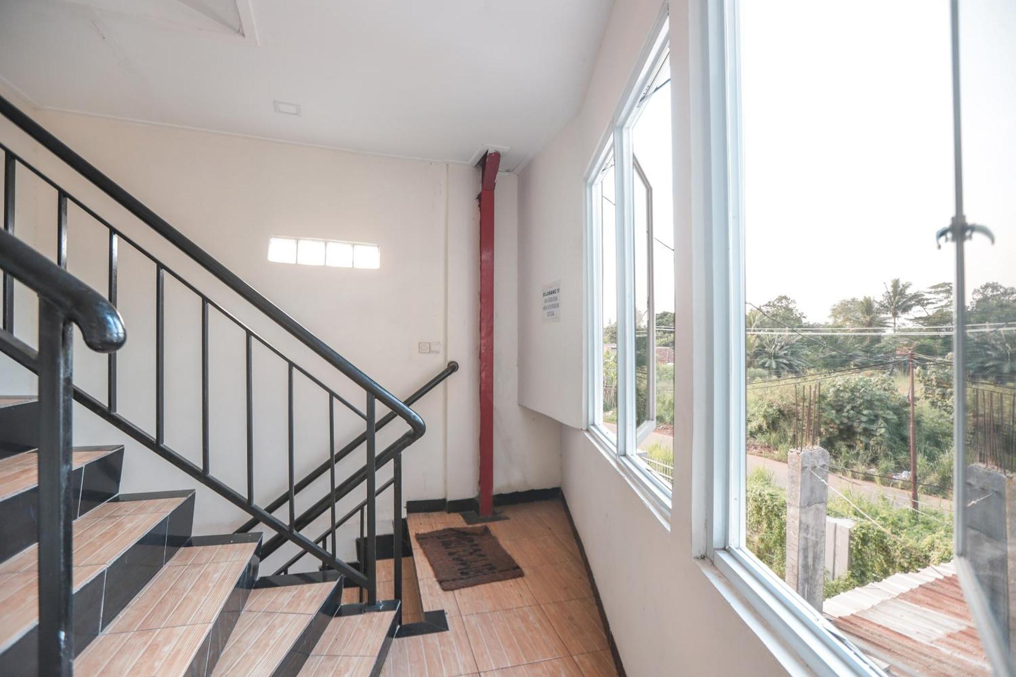 Oyo 387 Alfa Guest House Tegal  Exterior foto